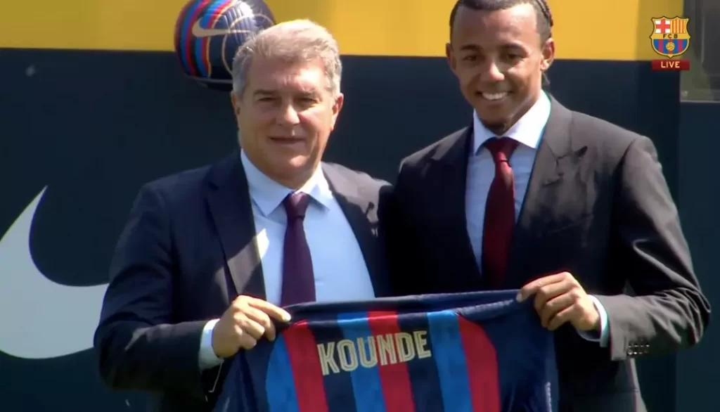 Барселона официально представила Жюля Кунде